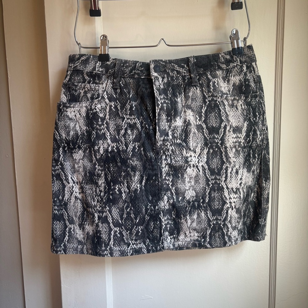 ZARA Denim Mini Skirt in Black, White, and Gray Snakeskin Print. Size Medium